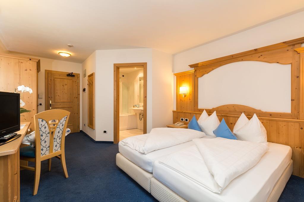 Hotel Bel Sit Corvara In Badia Exterior photo