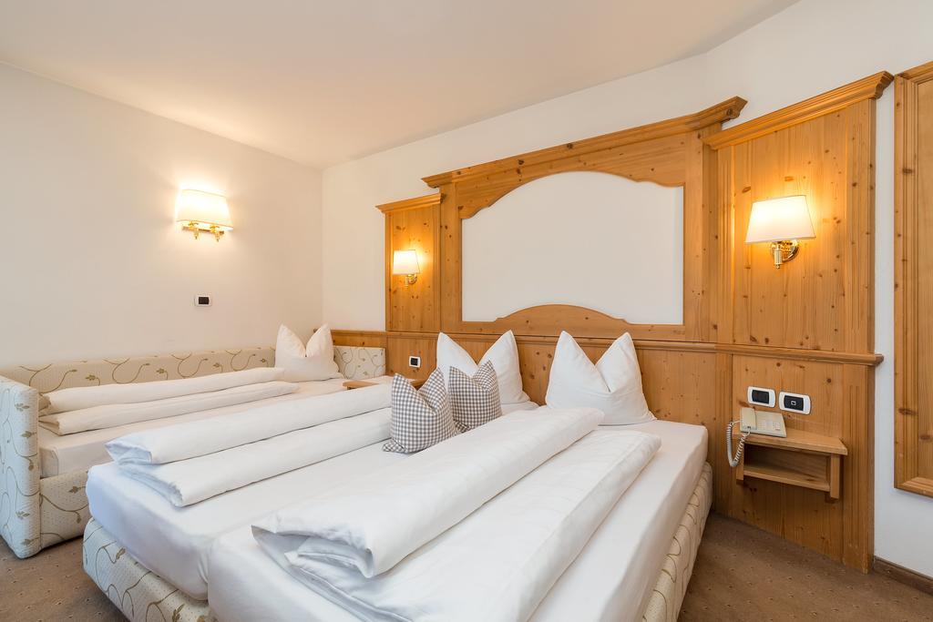 Hotel Bel Sit Corvara In Badia Exterior photo