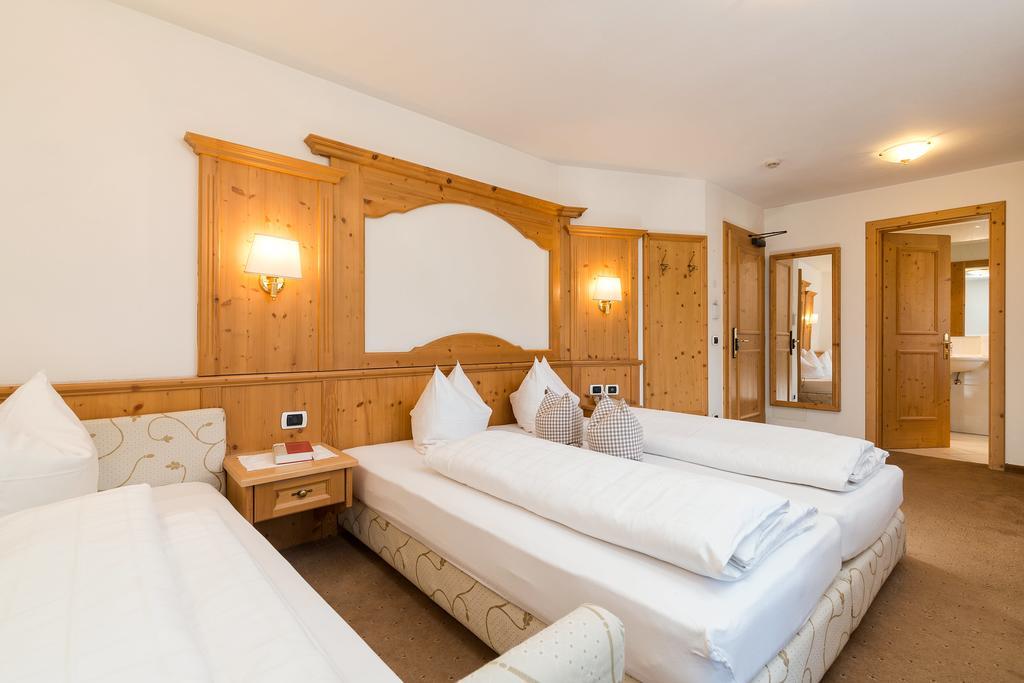 Hotel Bel Sit Corvara In Badia Exterior photo