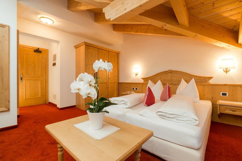 Hotel Bel Sit Corvara In Badia Exterior photo